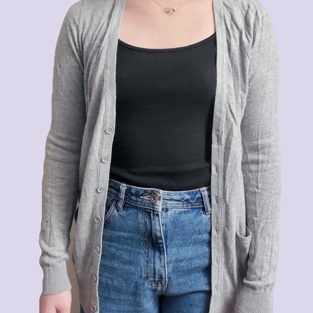 ESSENTIAL GRAY BUTTON DOWN CARDIGAN